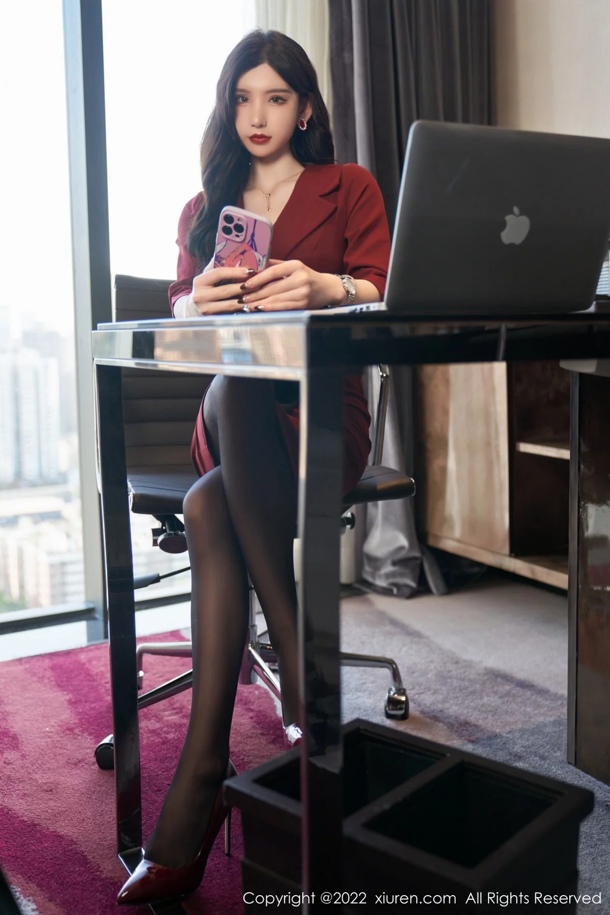 [[XiuRen秀人网]秀人网]No.4877_女神周于希Sally脱红色外衣露性感黑色内衣超薄黑丝迷人诱惑写真76P