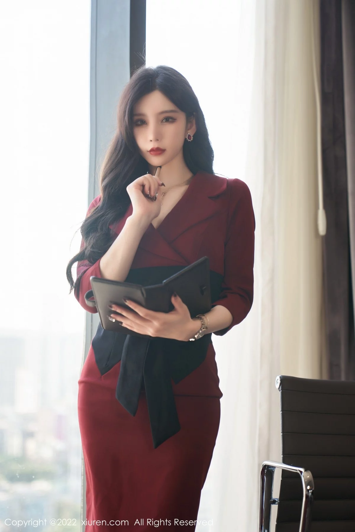 [[XiuRen秀人网]秀人网]No.4877_女神周于希Sally脱红色外衣露性感黑色内衣超薄黑丝迷人诱惑写真76P