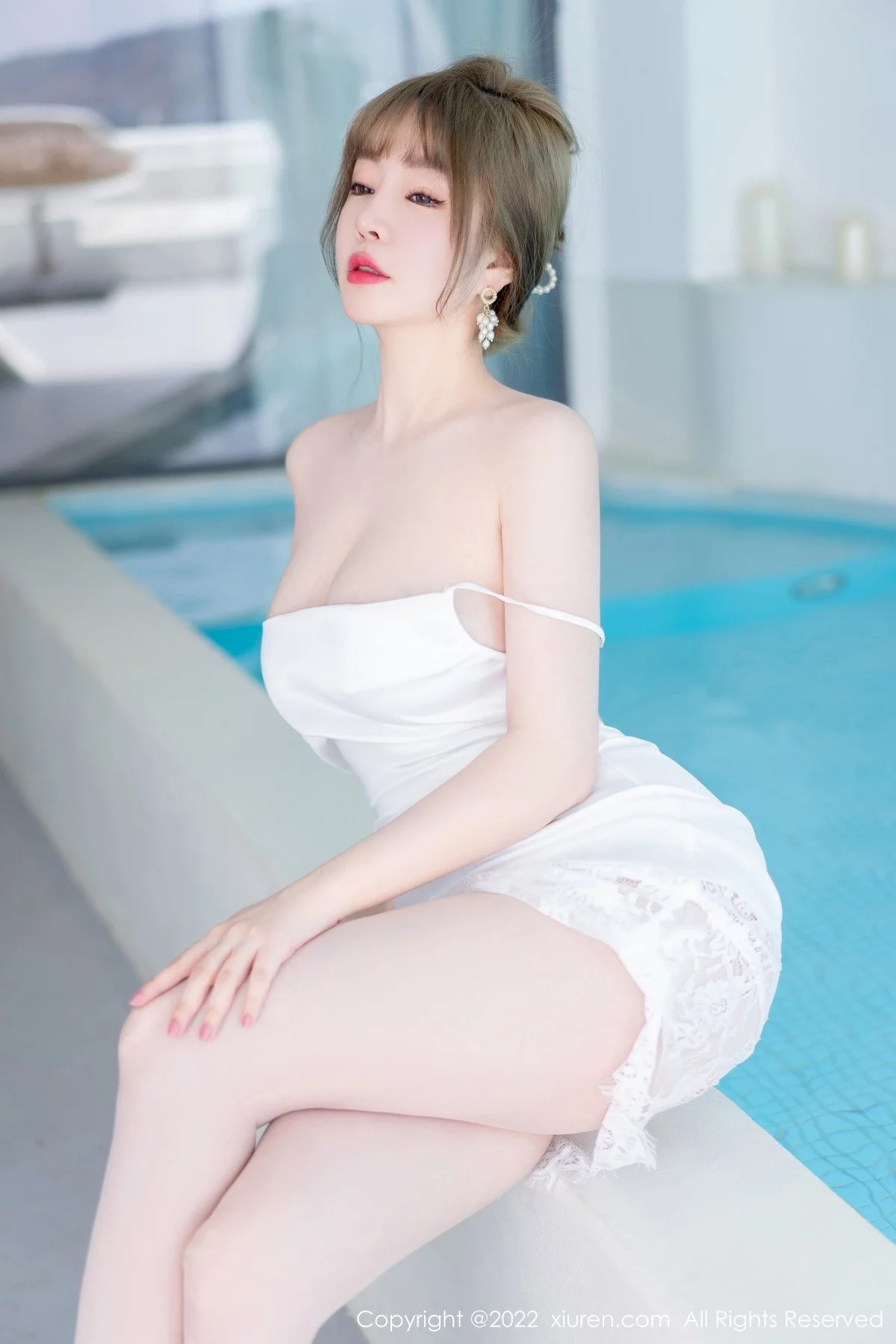 [[XiuRen秀人网]秀人网]No.4876_女神王雨纯大理旅拍性感白色吊带短裙配无内白丝惹火诱惑写真54P