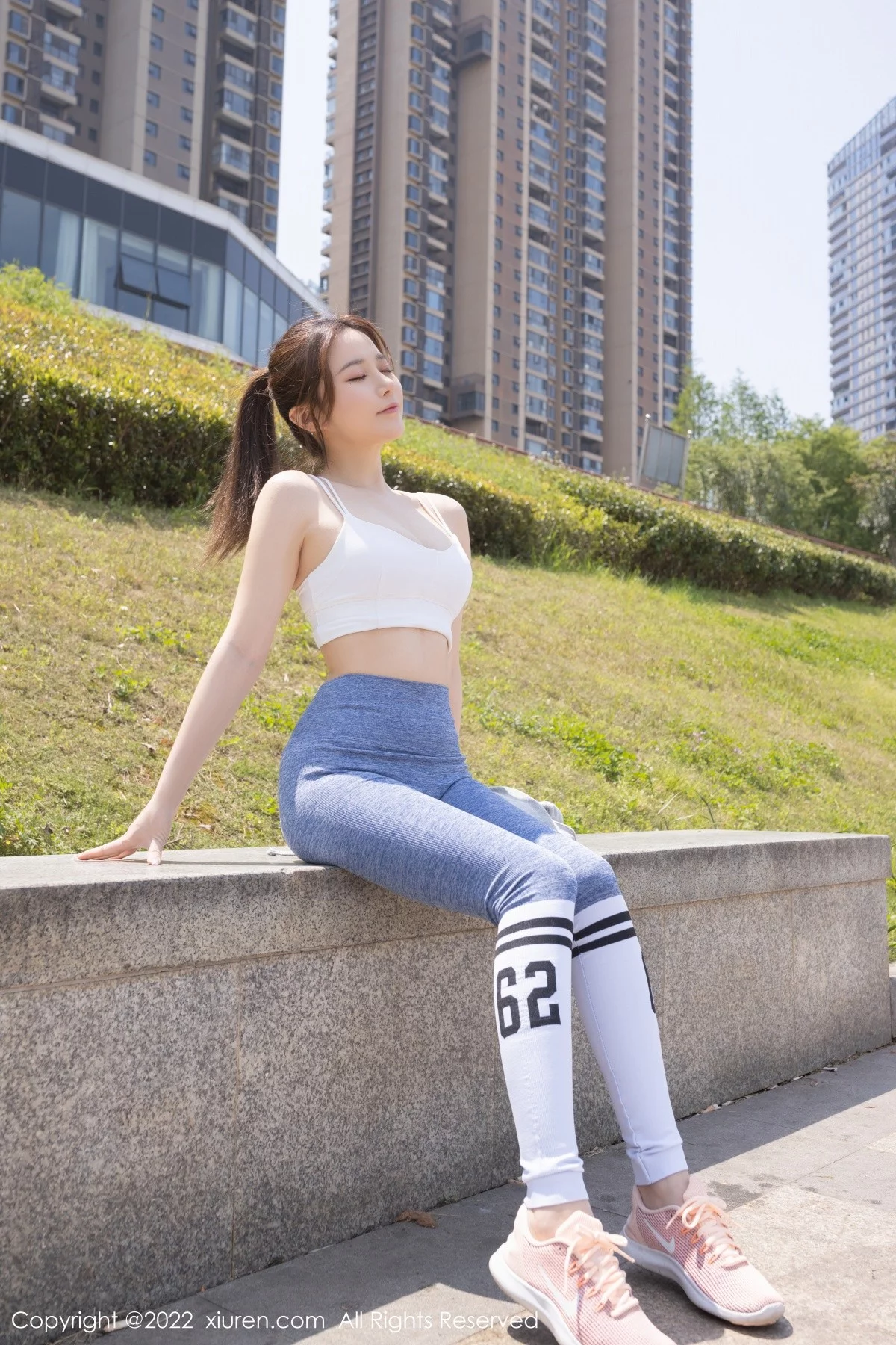 [[XiuRen秀人网]秀人网]No.4875_模特鱼子酱Fish三亚旅拍户外运动服+浴室浴巾裹身撩人诱惑写真75P