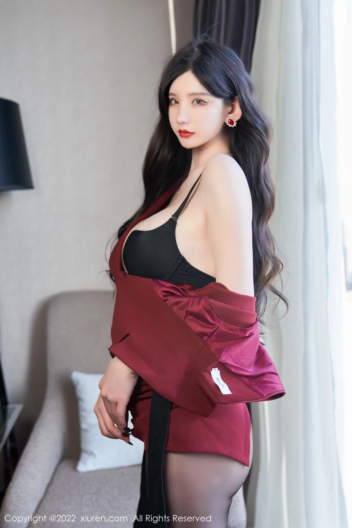 [[XiuRen秀人网]秀人网]No.4877_女神周于希Sally脱红色外衣露性感黑色内衣超薄黑丝迷人诱惑写真76P