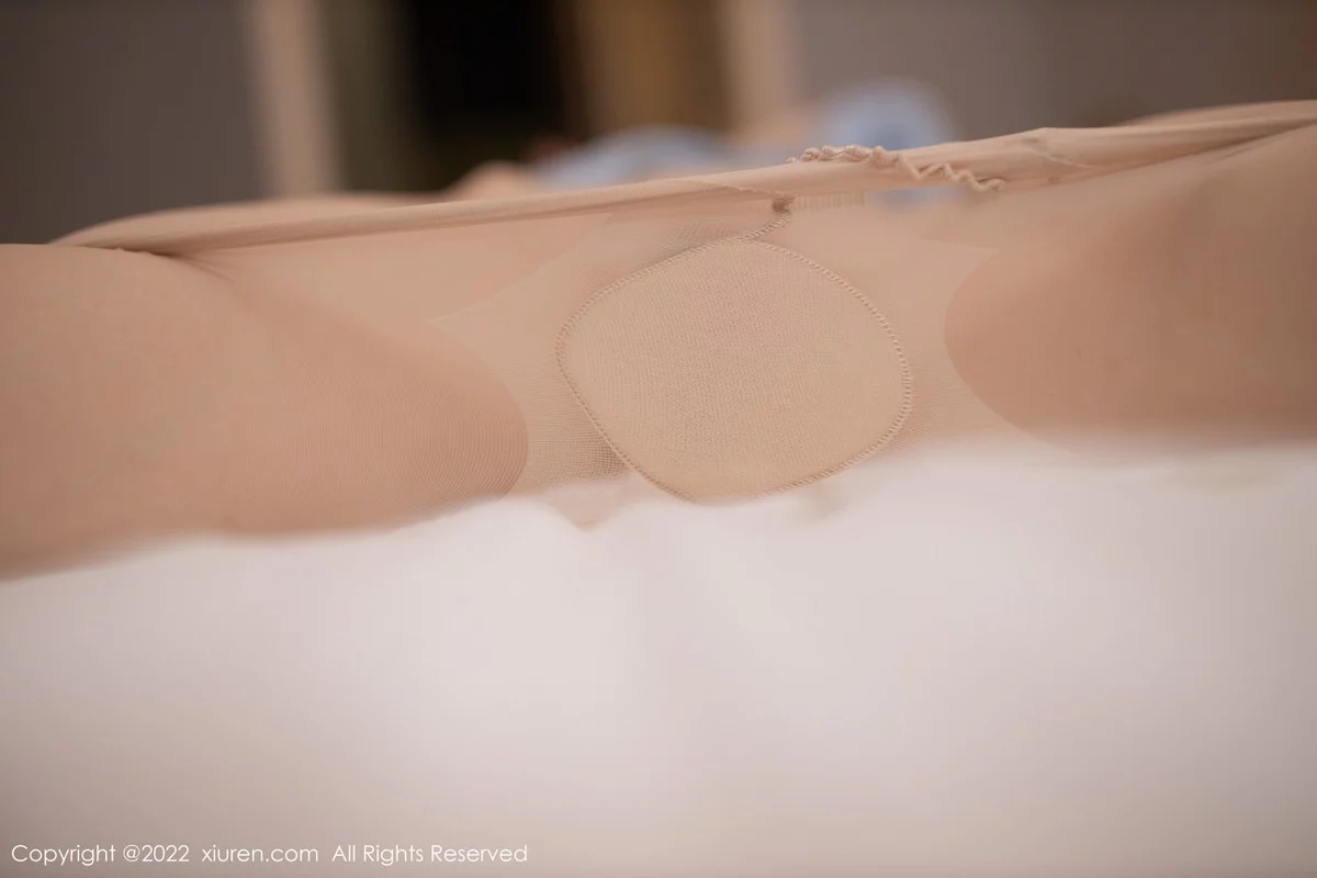 [[XiuRen秀人网]秀人网]No.4911_模特鱼子酱Fish三亚旅拍天蓝色衬衫配无内肉丝极致诱惑写真80P