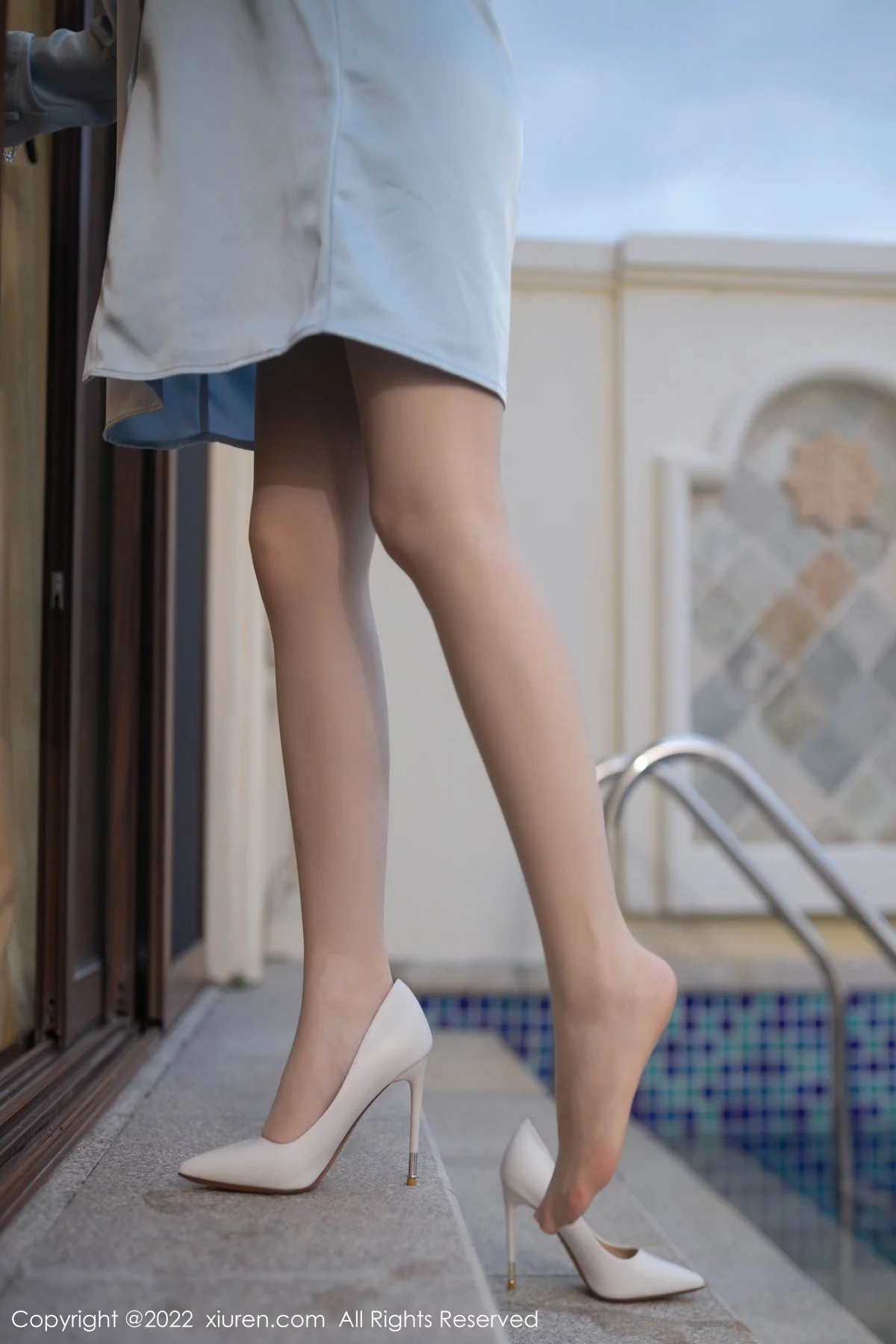 [[XiuRen秀人网]秀人网]No.4911_模特鱼子酱Fish三亚旅拍天蓝色衬衫配无内肉丝极致诱惑写真80P