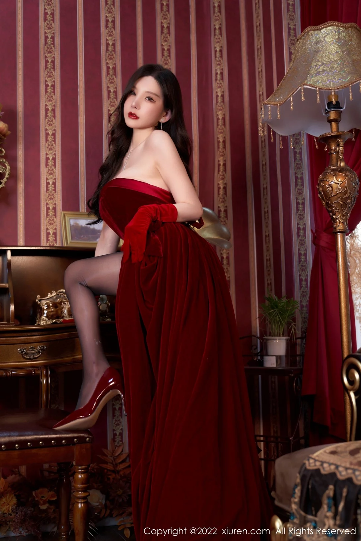 [[XiuRen秀人网]秀人网]No.4909_模特周于希Sally三亚旅拍暗红色露肩裙配超薄黑丝妩媚诱惑写真78P