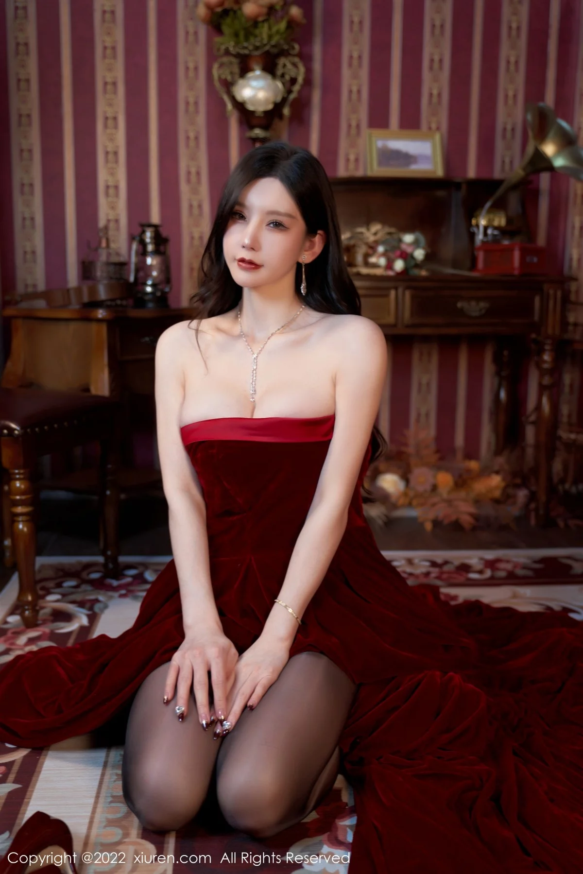 [[XiuRen秀人网]秀人网]No.4909_模特周于希Sally三亚旅拍暗红色露肩裙配超薄黑丝妩媚诱惑写真78P