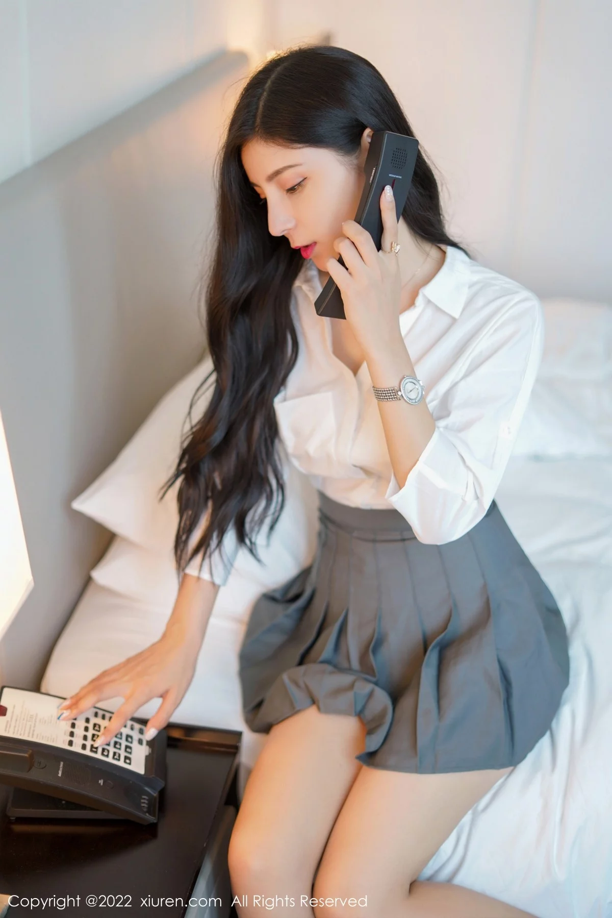 [[XiuRen秀人网]秀人网]No.4918_模特小蛮妖Yummy性感白T配灰色短裙露白色蕾丝内衣诱惑写真52P