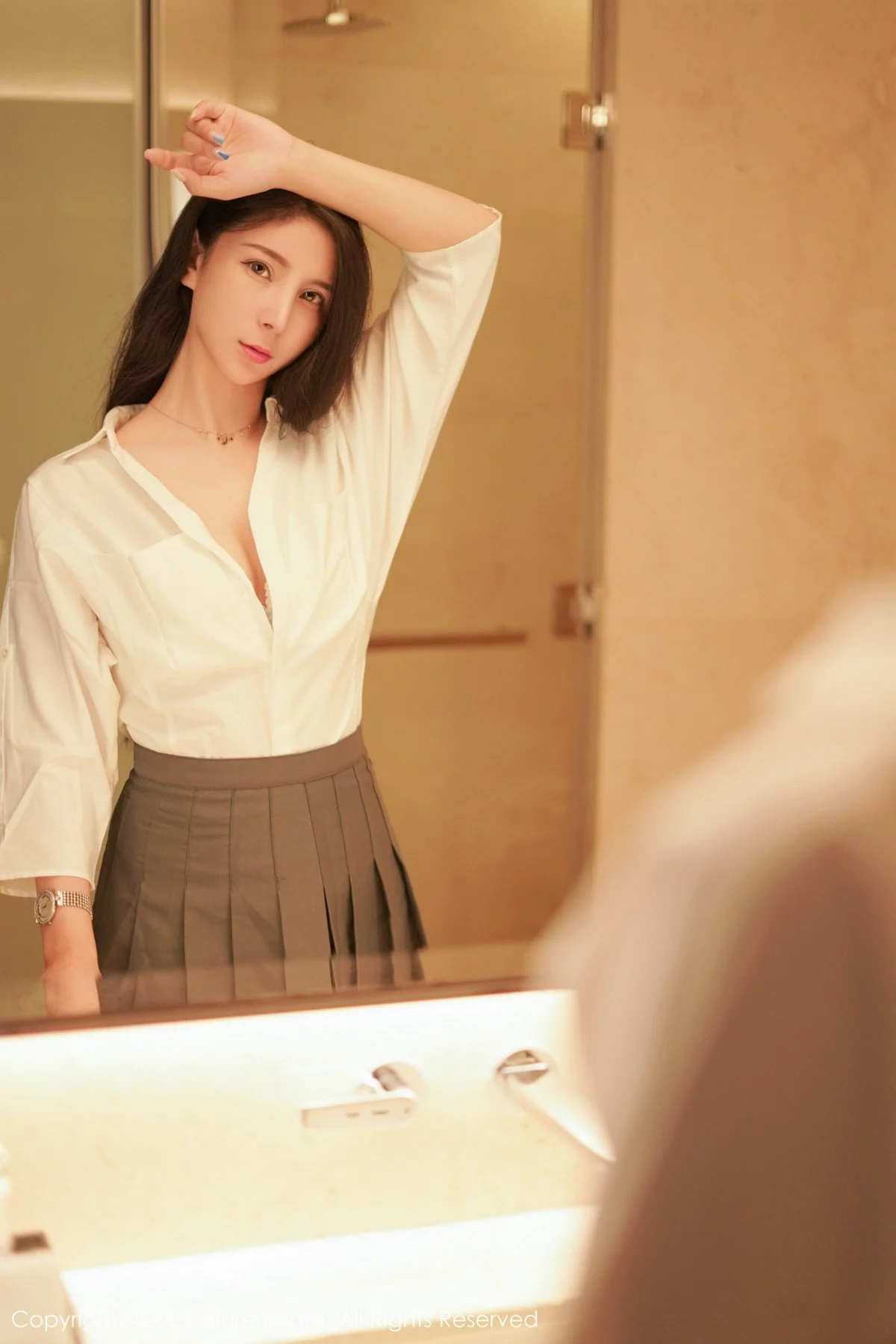 [[XiuRen秀人网]秀人网]No.4918_模特小蛮妖Yummy性感白T配灰色短裙露白色蕾丝内衣诱惑写真52P