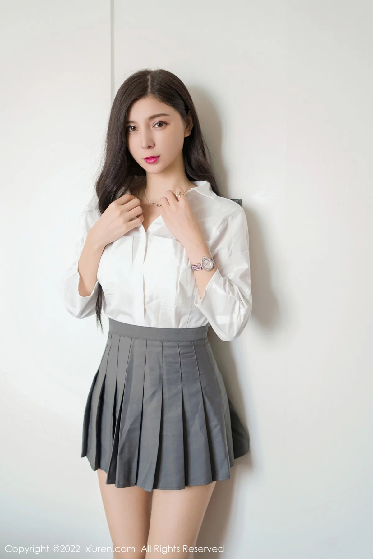 [[XiuRen秀人网]秀人网]No.4918_模特小蛮妖Yummy性感白T配灰色短裙露白色蕾丝内衣诱惑写真52P