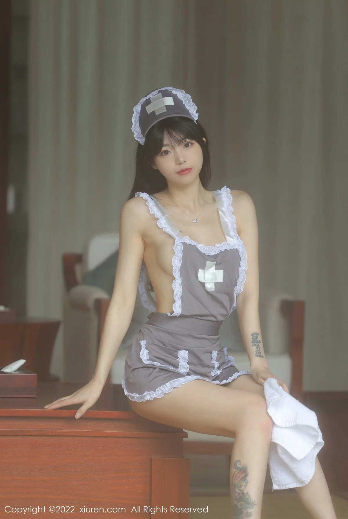 [[XiuRen秀人网]秀人网]No.4924_模特佘贝拉bella海南岛旅拍私房脱灰色女仆装秀完美身材诱惑写真76P