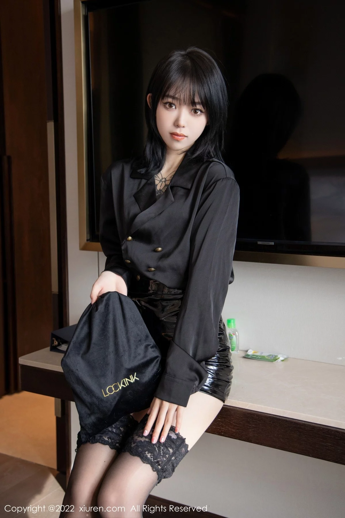 [[XiuRen秀人网]秀人网]No.4927_模特奶瓶私房脱黑色皮裙露性感蕾丝内衣配蕾丝袜撩人诱惑写真81P