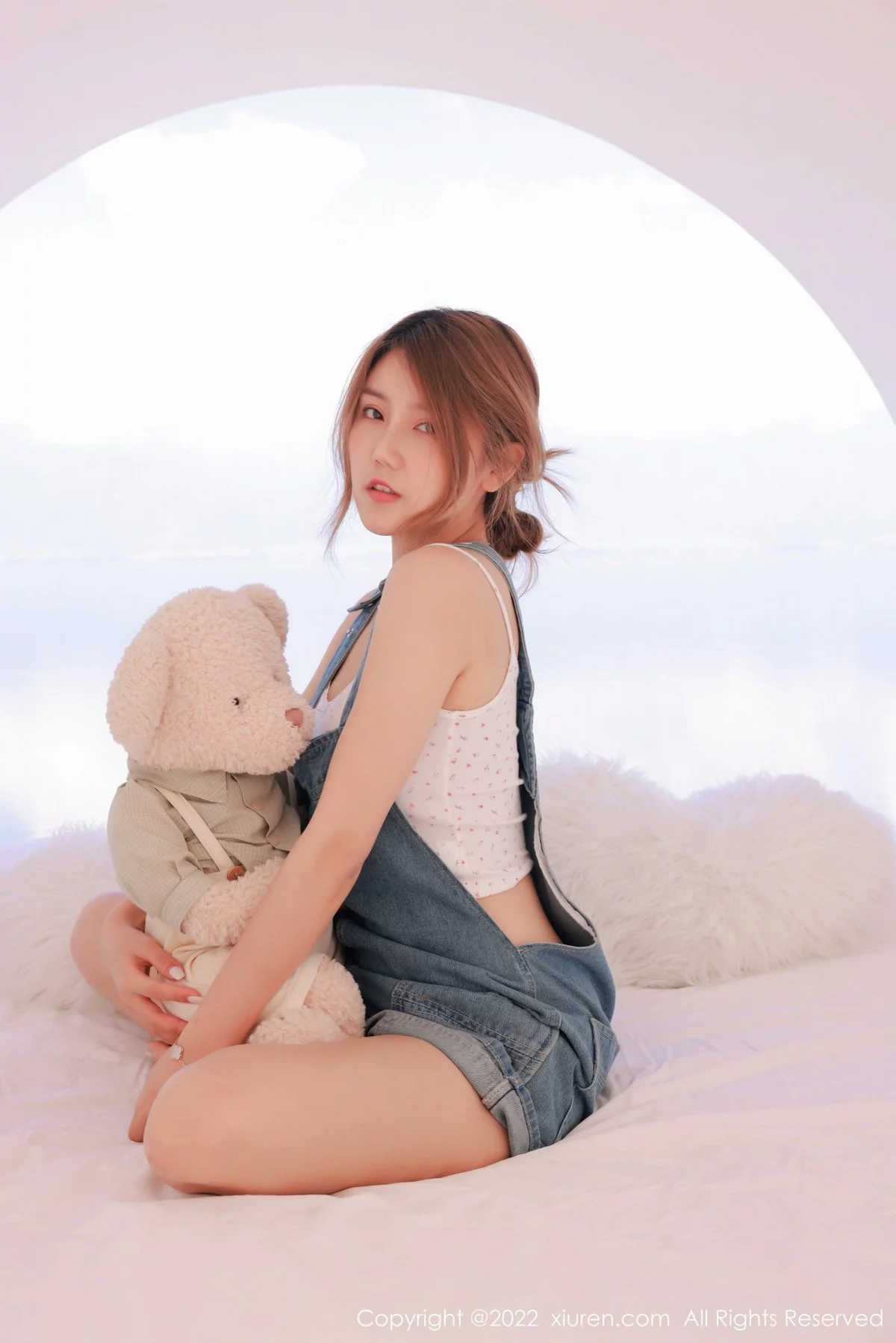 [[XiuRen秀人网]秀人网]No.4922_新人模特Sugar糖酒酒户外性感真空牛仔吊带侧露豪乳诱惑写真61P