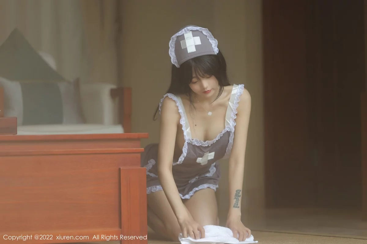 [[XiuRen秀人网]秀人网]No.4924_模特佘贝拉bella海南岛旅拍私房脱灰色女仆装秀完美身材诱惑写真76P