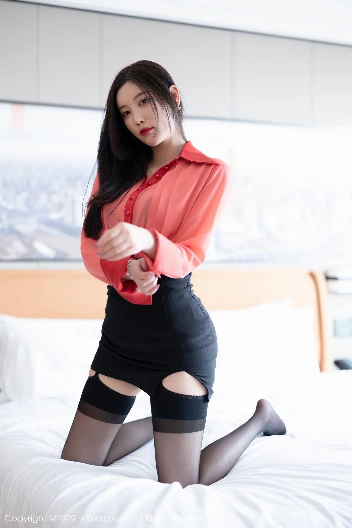 [[XiuRen秀人网]秀人网]No.4928_女神杨晨晨Yome私房红色衬衣配黑短裙黑丝吊袜完美诱惑写真78P