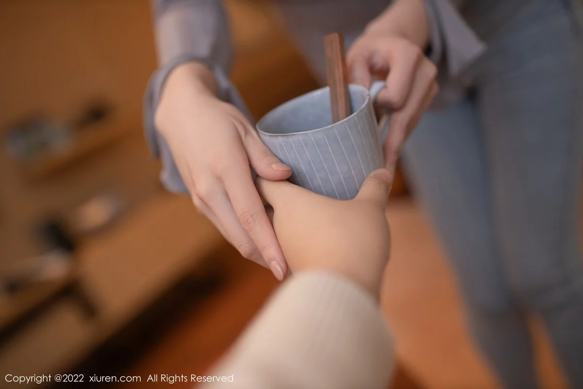 [[XiuRen秀人网]秀人网]No.4926_模特安然anran珠三角旅拍半脱露蕾丝内衣配超薄肉丝诱惑写真81P