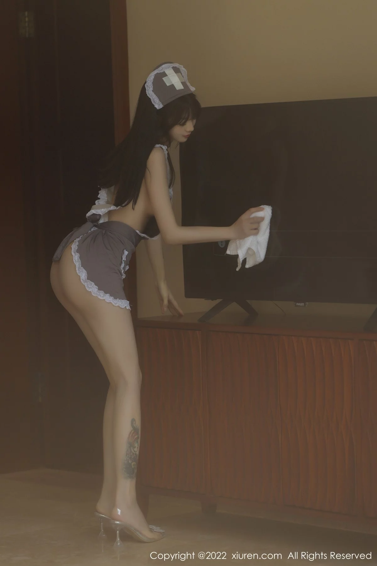 [[XiuRen秀人网]秀人网]No.4924_模特佘贝拉bella海南岛旅拍私房脱灰色女仆装秀完美身材诱惑写真76P