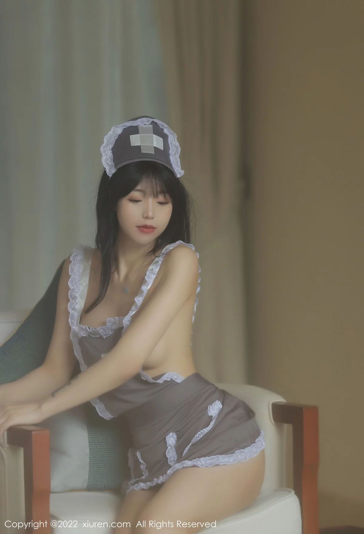 [[XiuRen秀人网]秀人网]No.4924_模特佘贝拉bella海南岛旅拍私房脱灰色女仆装秀完美身材诱惑写真76P