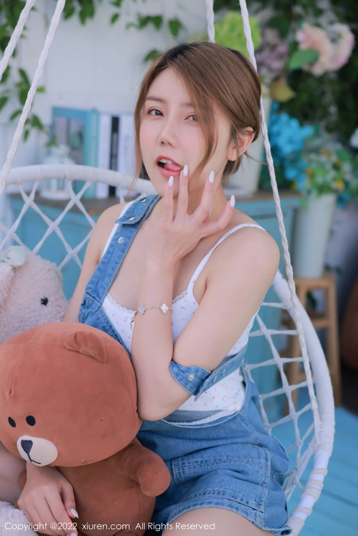 [[XiuRen秀人网]秀人网]No.4922_新人模特Sugar糖酒酒户外性感真空牛仔吊带侧露豪乳诱惑写真61P