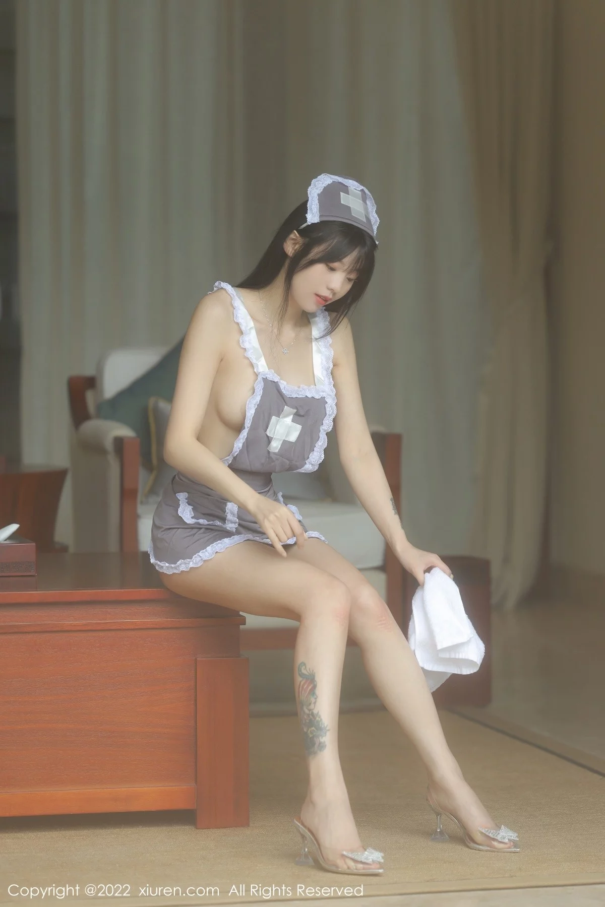 [[XiuRen秀人网]秀人网]No.4924_模特佘贝拉bella海南岛旅拍私房脱灰色女仆装秀完美身材诱惑写真76P