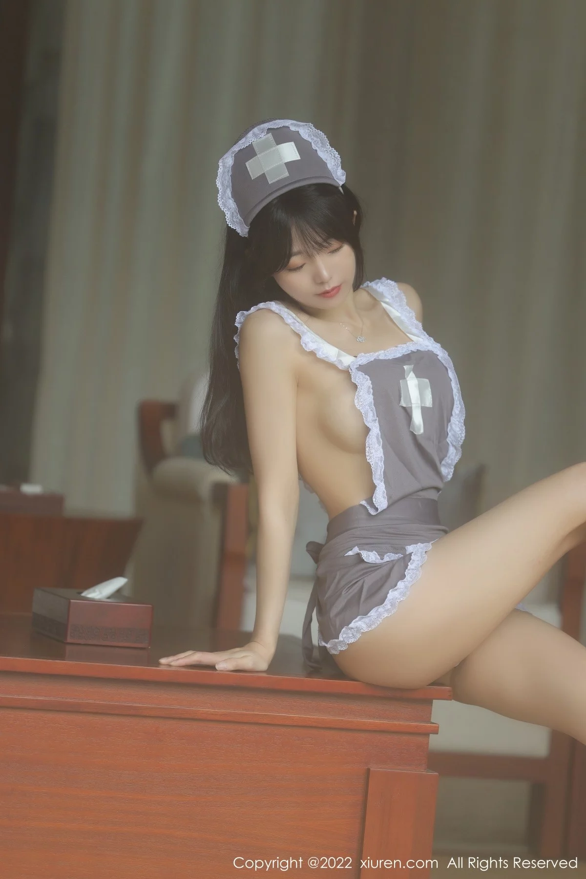 [[XiuRen秀人网]秀人网]No.4924_模特佘贝拉bella海南岛旅拍私房脱灰色女仆装秀完美身材诱惑写真76P