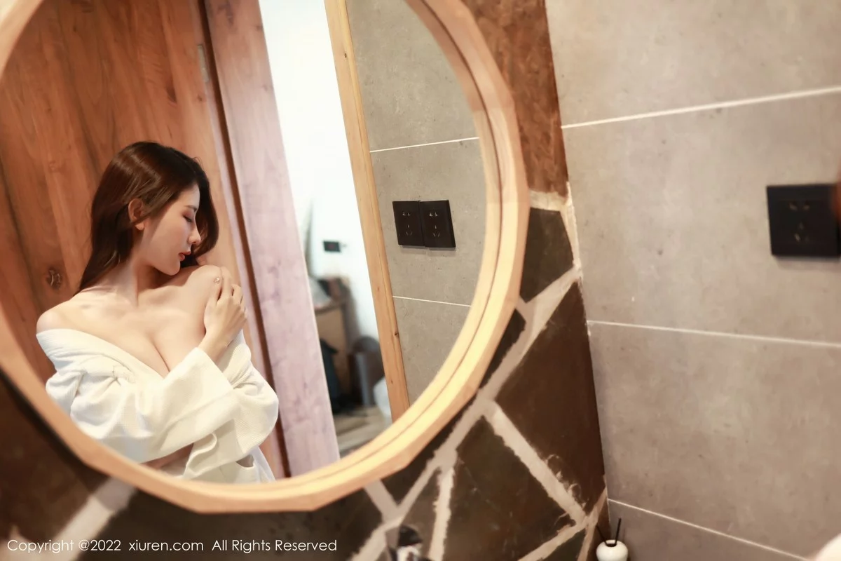 [[XiuRen秀人网]秀人网]No.4932_模特尹甜甜私房性感白色睡袍半脱秀惹火身材完美诱惑写真54P