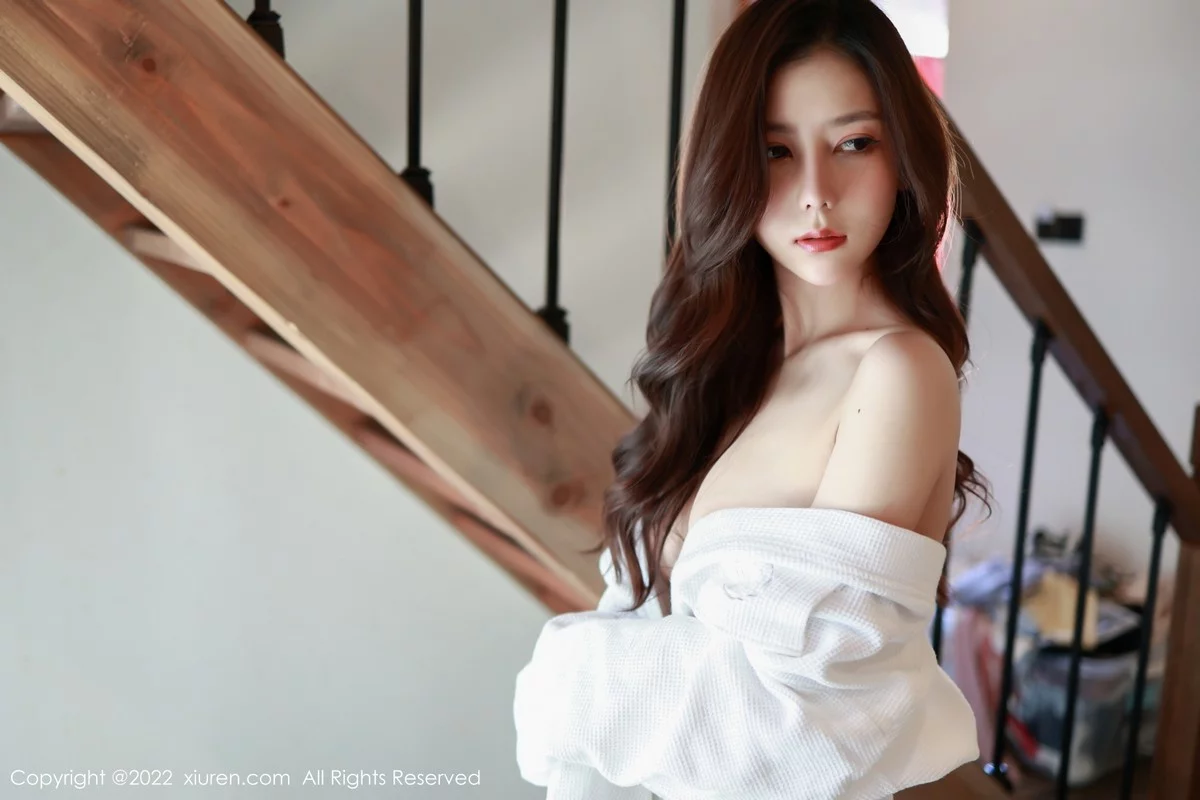 [[XiuRen秀人网]秀人网]No.4932_模特尹甜甜私房性感白色睡袍半脱秀惹火身材完美诱惑写真54P
