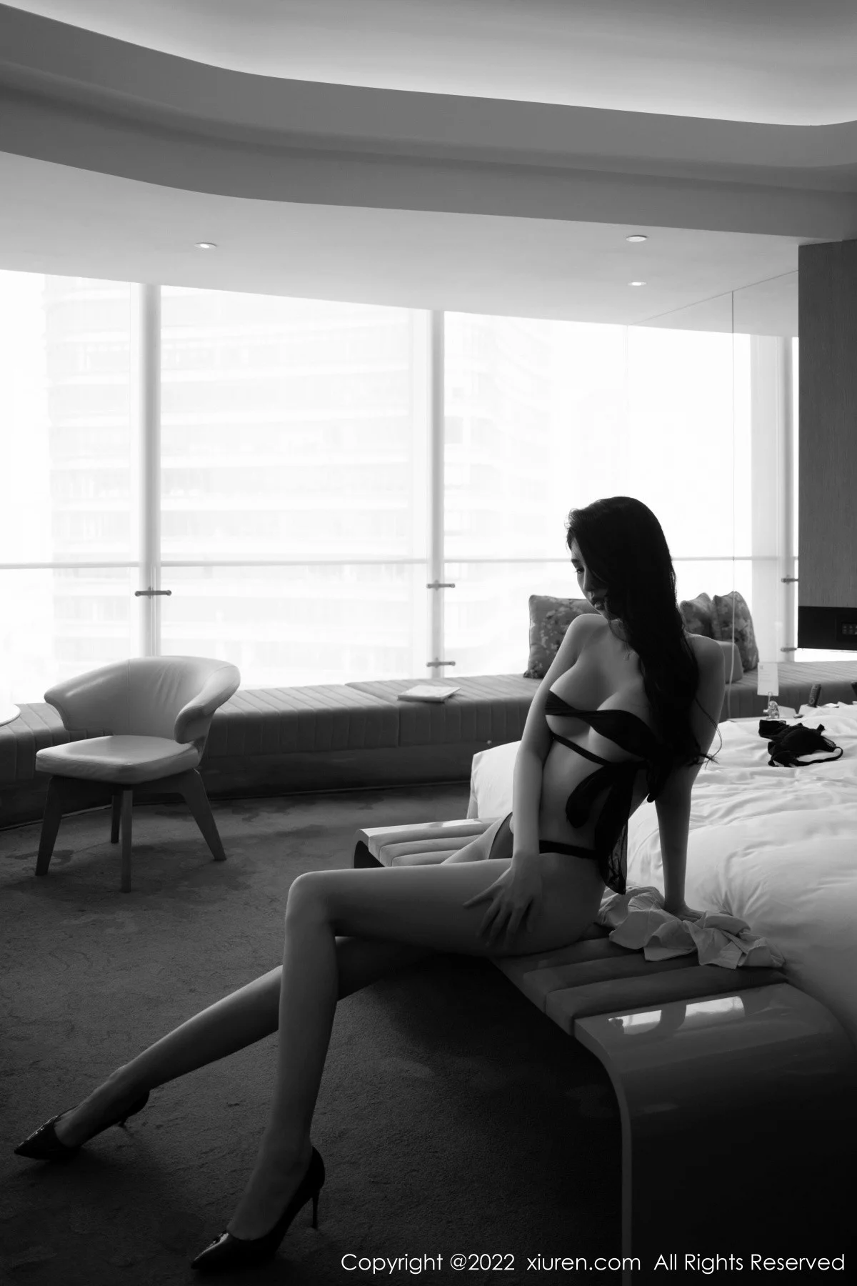 [[XiuRen秀人网]秀人网]No.4931_模特葛征西双版纳旅拍白T配黑色短裙露超薄黑丝秀美腿性感写真55P