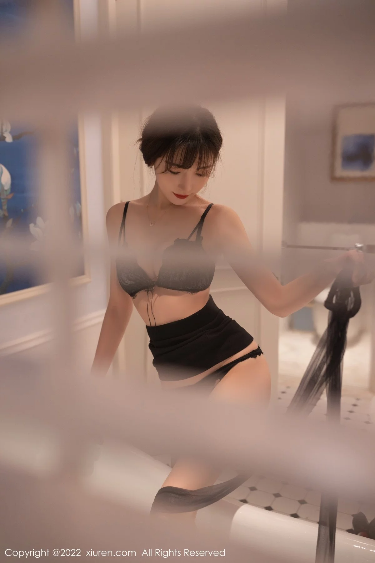 [[XiuRen秀人网]秀人网]No.4935_模特陆萱萱珠三角旅拍咖啡色上衣配黑短裙露蕾丝内衣诱惑写真81P