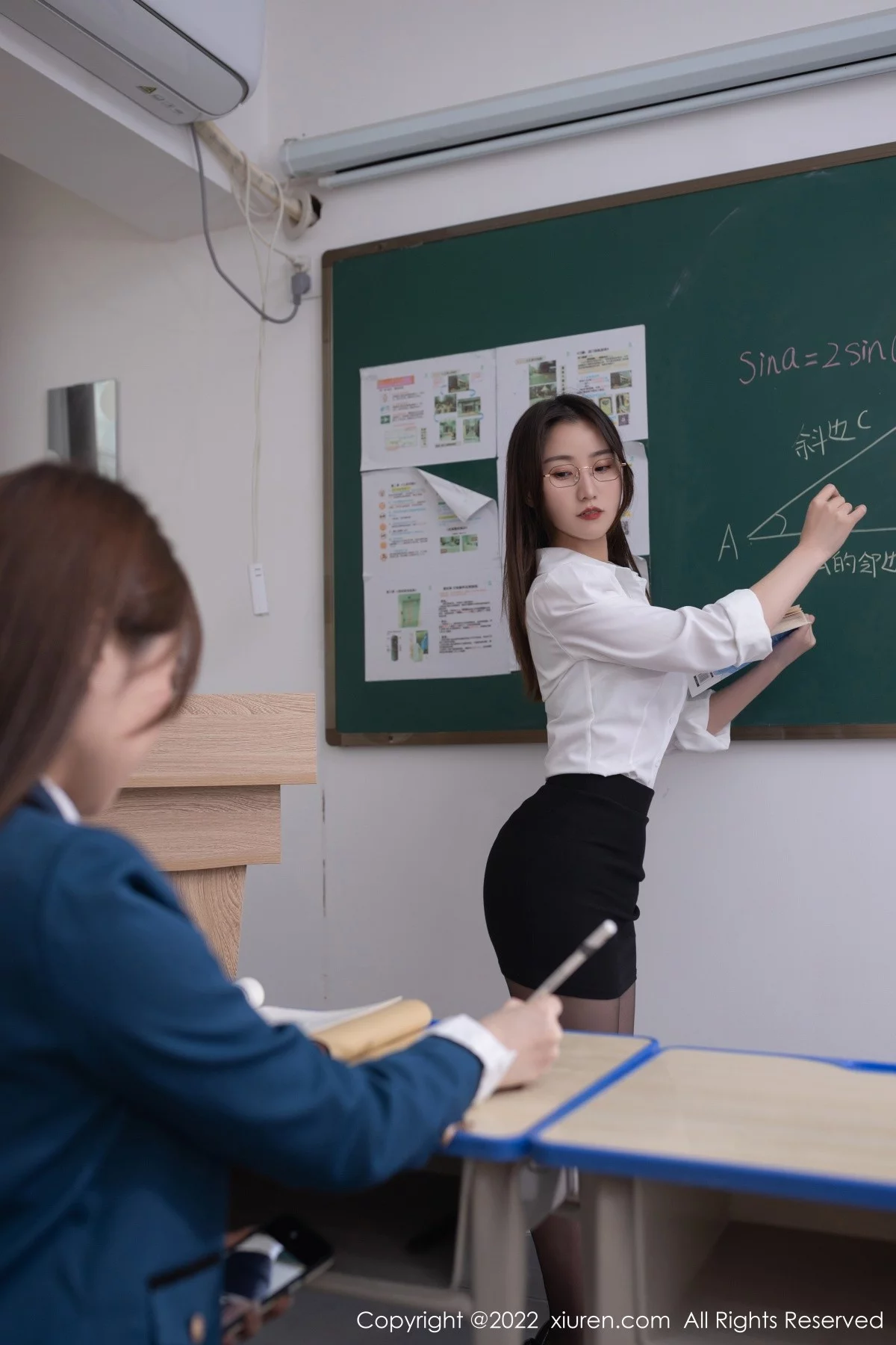 [[XiuRen秀人网]秀人网]No.4941_模特鱼子酱Fish三亚旅拍教室性感姐妹花互动剧情撩人诱惑写真75P