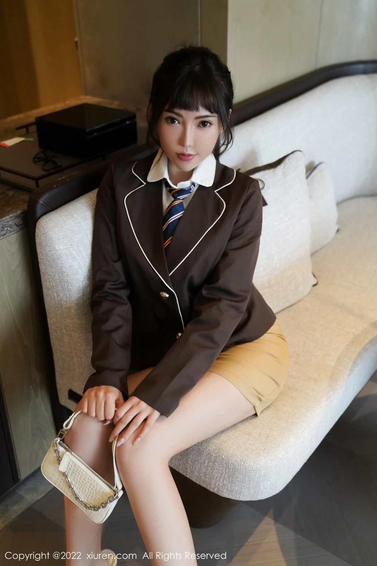 [[XiuRen秀人网]秀人网]No.4937_模特萌汉药baby私房浴室白T配黄短裙半脱露性感内衣诱惑写真53P