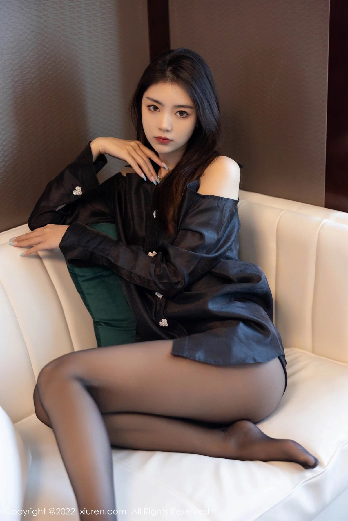 [[XiuRen秀人网]秀人网]No.4940_模特可乐Vicky私房粉红色吊带裙+黑色服饰配超薄黑丝诱惑写真51P