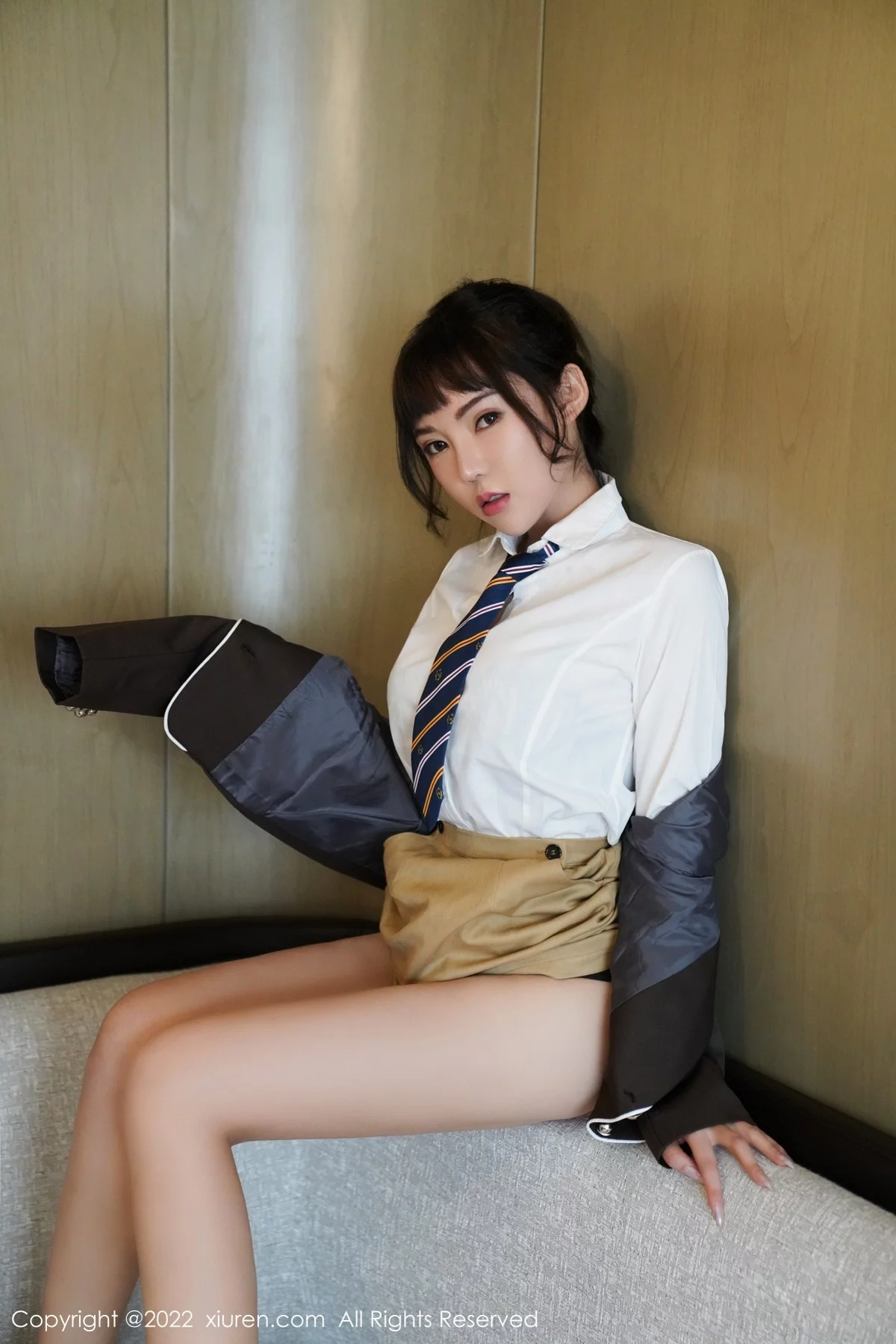 [[XiuRen秀人网]秀人网]No.4937_模特萌汉药baby私房浴室白T配黄短裙半脱露性感内衣诱惑写真53P