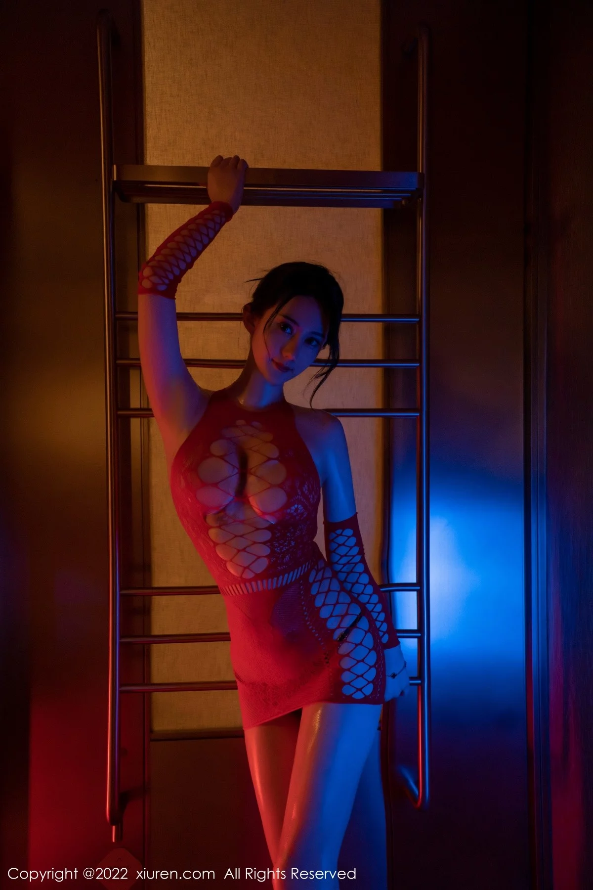 [[XiuRen秀人网]秀人网]No.4936_模特苏小曼babyface私房暗色灯光下缕空服饰秀丰满身材诱惑写真45P