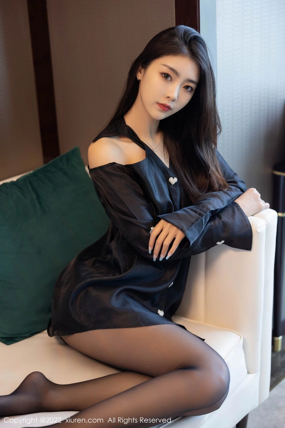 [[XiuRen秀人网]秀人网]No.4940_模特可乐Vicky私房粉红色吊带裙+黑色服饰配超薄黑丝诱惑写真51P