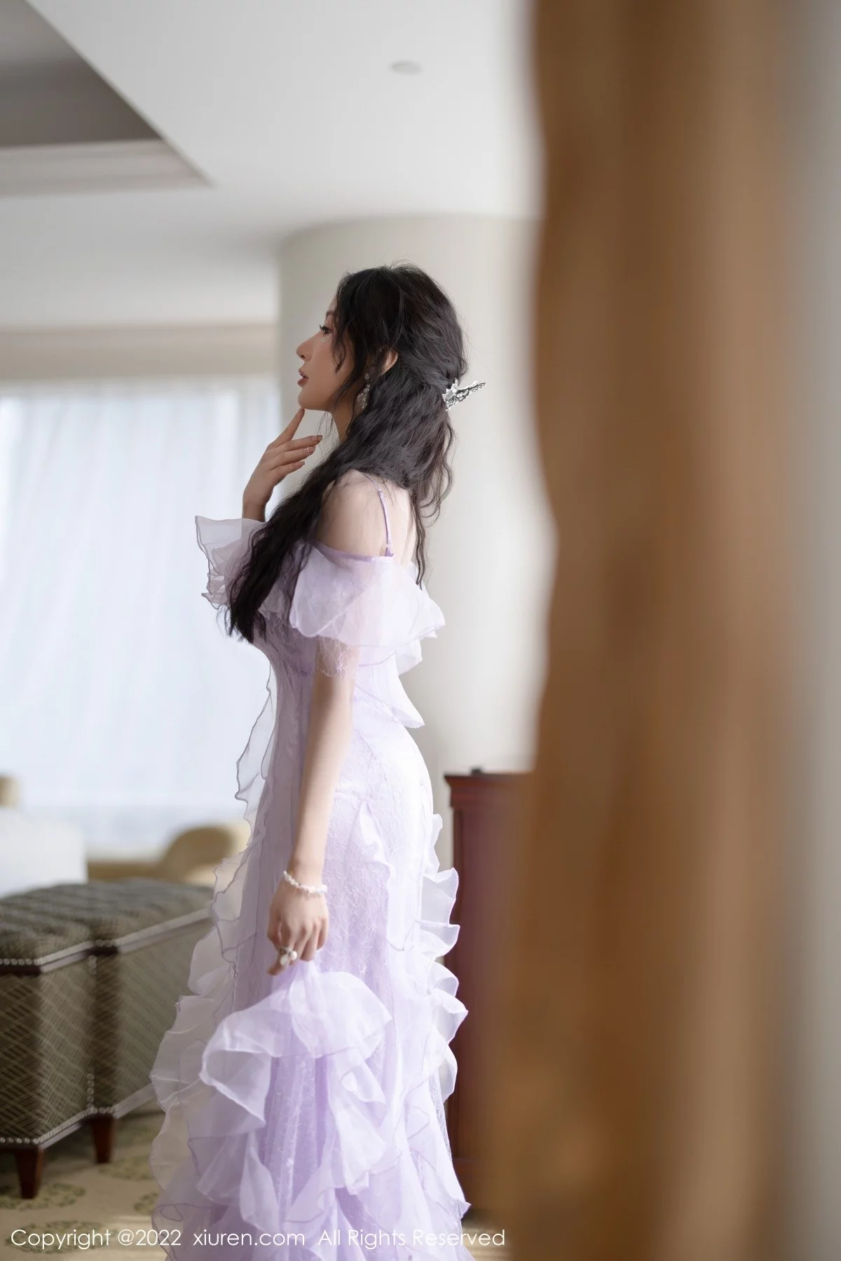 [[XiuRen秀人网]秀人网]No.4949_女神王馨瑶yanni厦门旅拍浅紫色薄纱透视裙秀完美身材诱惑写真101P