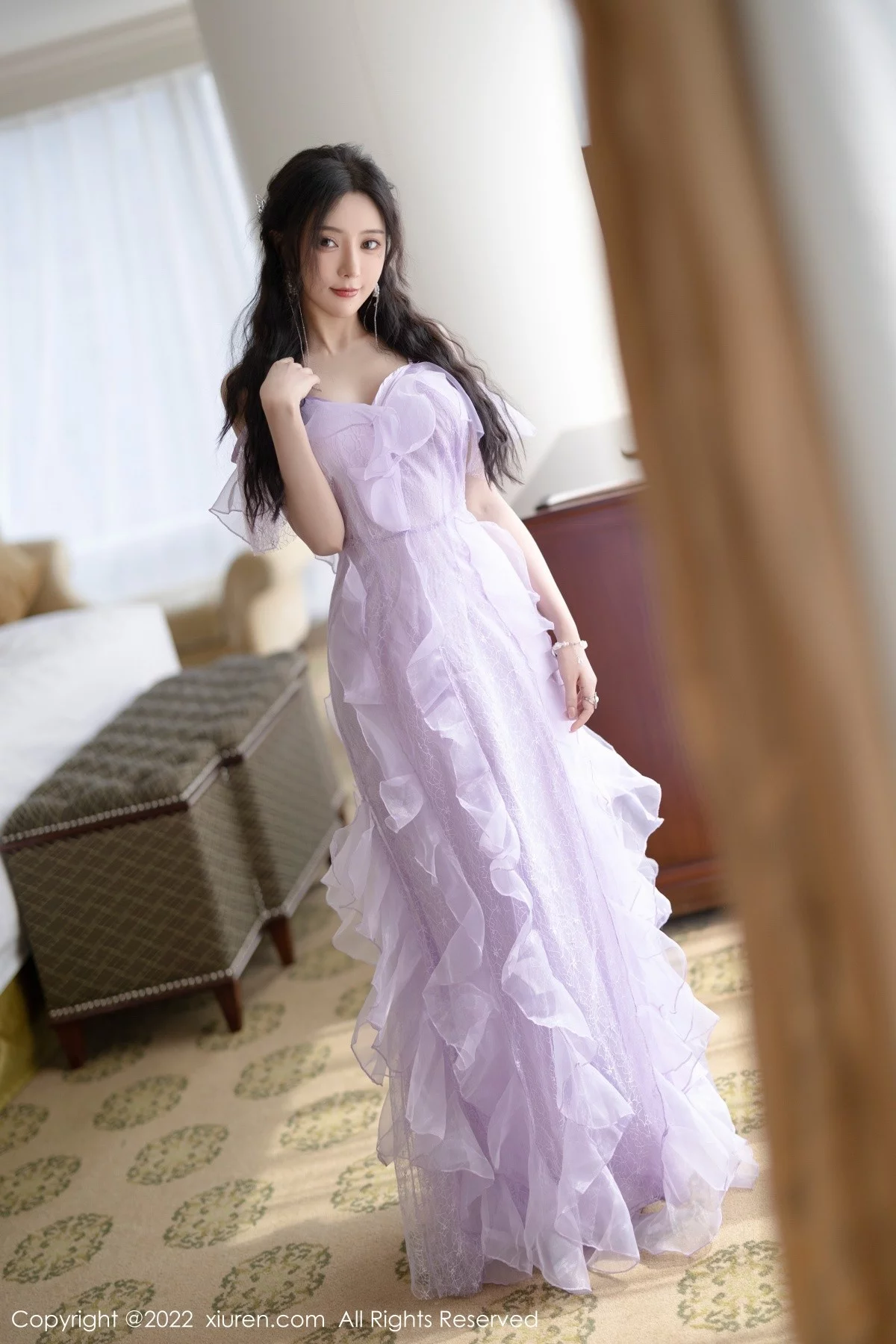 [[XiuRen秀人网]秀人网]No.4949_女神王馨瑶yanni厦门旅拍浅紫色薄纱透视裙秀完美身材诱惑写真101P