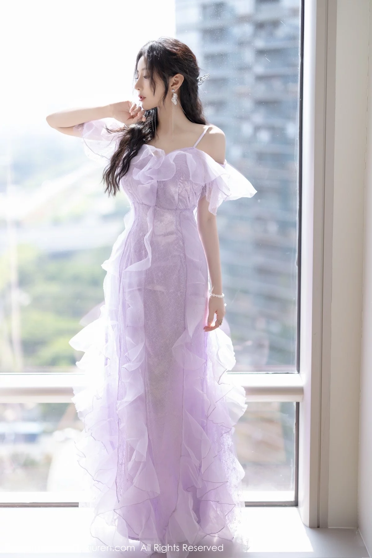 [[XiuRen秀人网]秀人网]No.4949_女神王馨瑶yanni厦门旅拍浅紫色薄纱透视裙秀完美身材诱惑写真101P