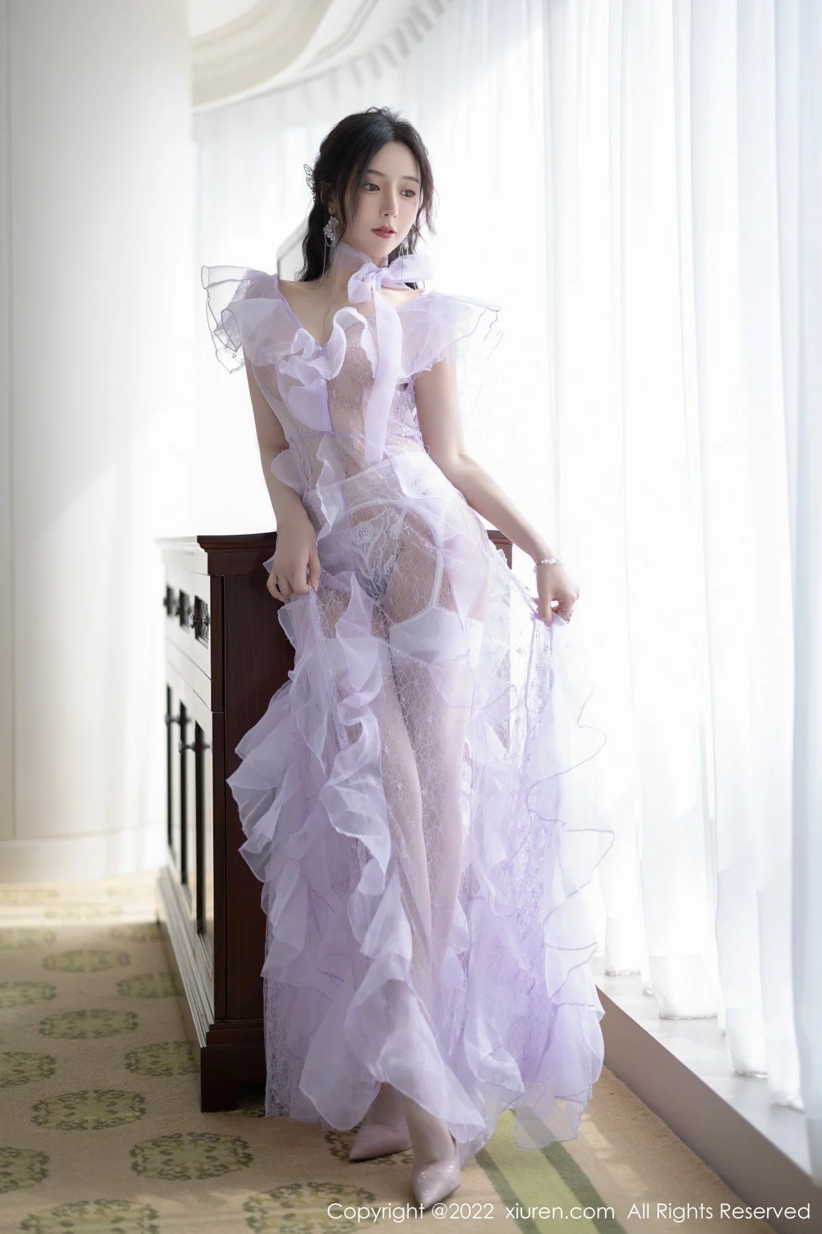 [[XiuRen秀人网]秀人网]No.4949_女神王馨瑶yanni厦门旅拍浅紫色薄纱透视裙秀完美身材诱惑写真101P