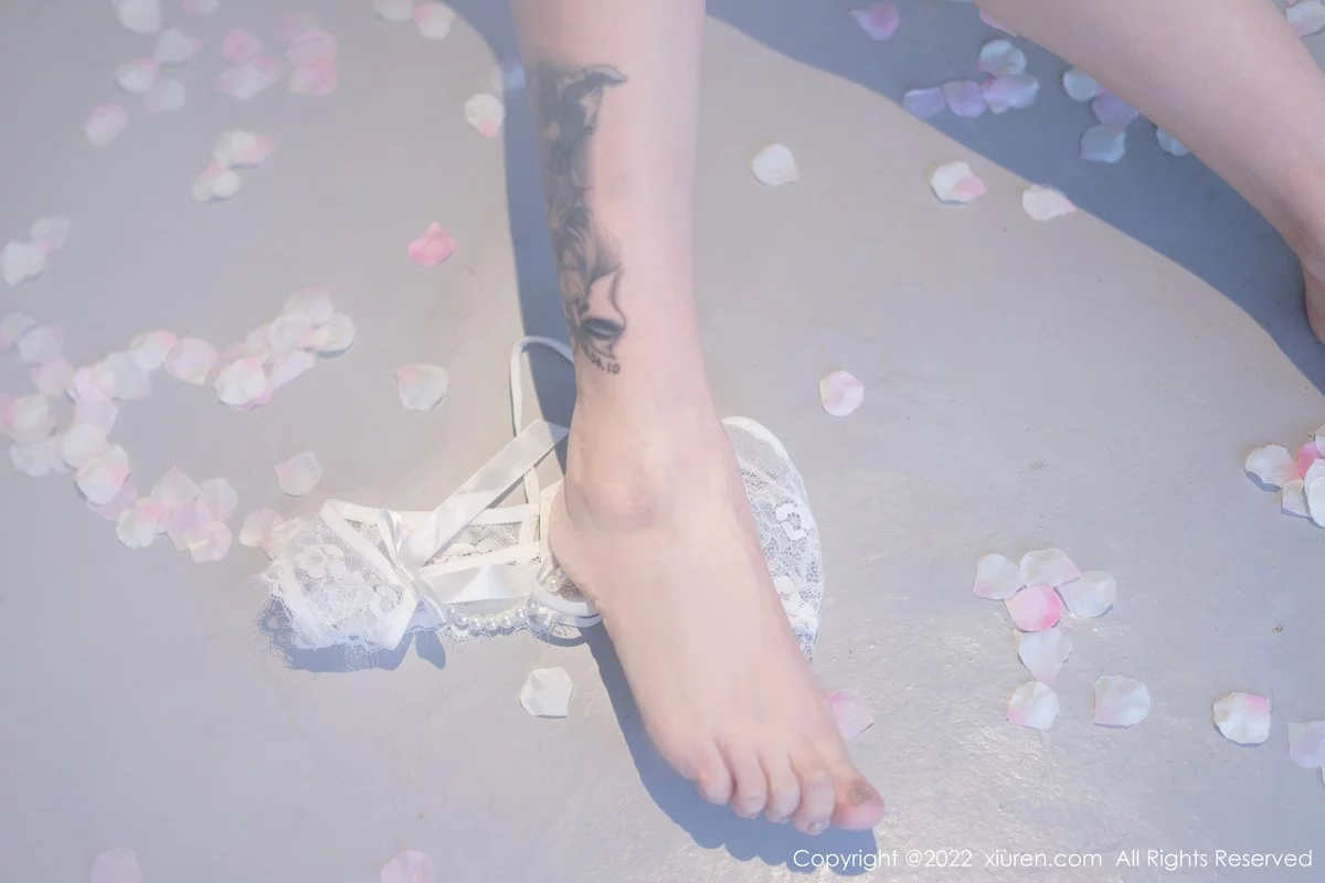 [[XiuRen秀人网]秀人网]No.4950_女神王雨纯大理旅拍白色轻透网纱长裙秀惹火身材完美诱惑写真51P