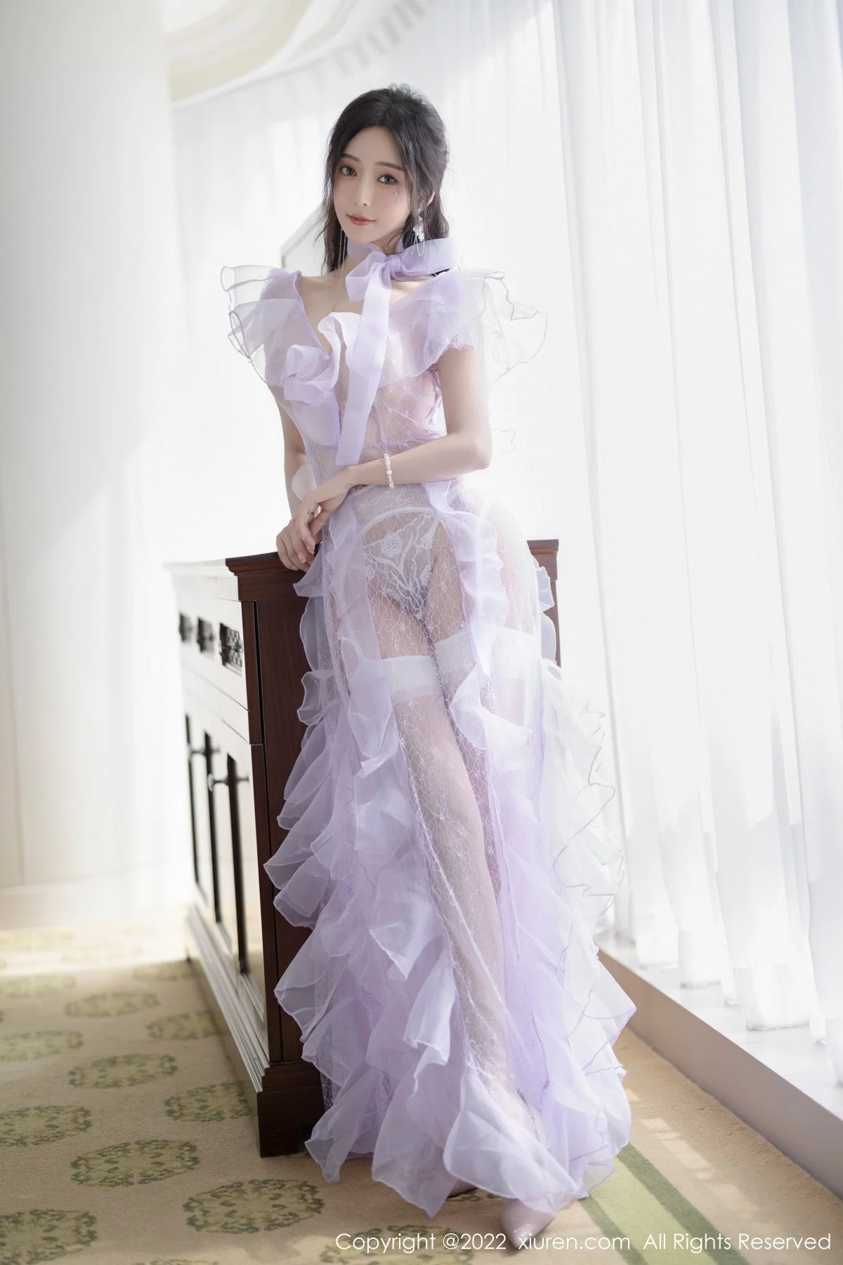 [[XiuRen秀人网]秀人网]No.4949_女神王馨瑶yanni厦门旅拍浅紫色薄纱透视裙秀完美身材诱惑写真101P