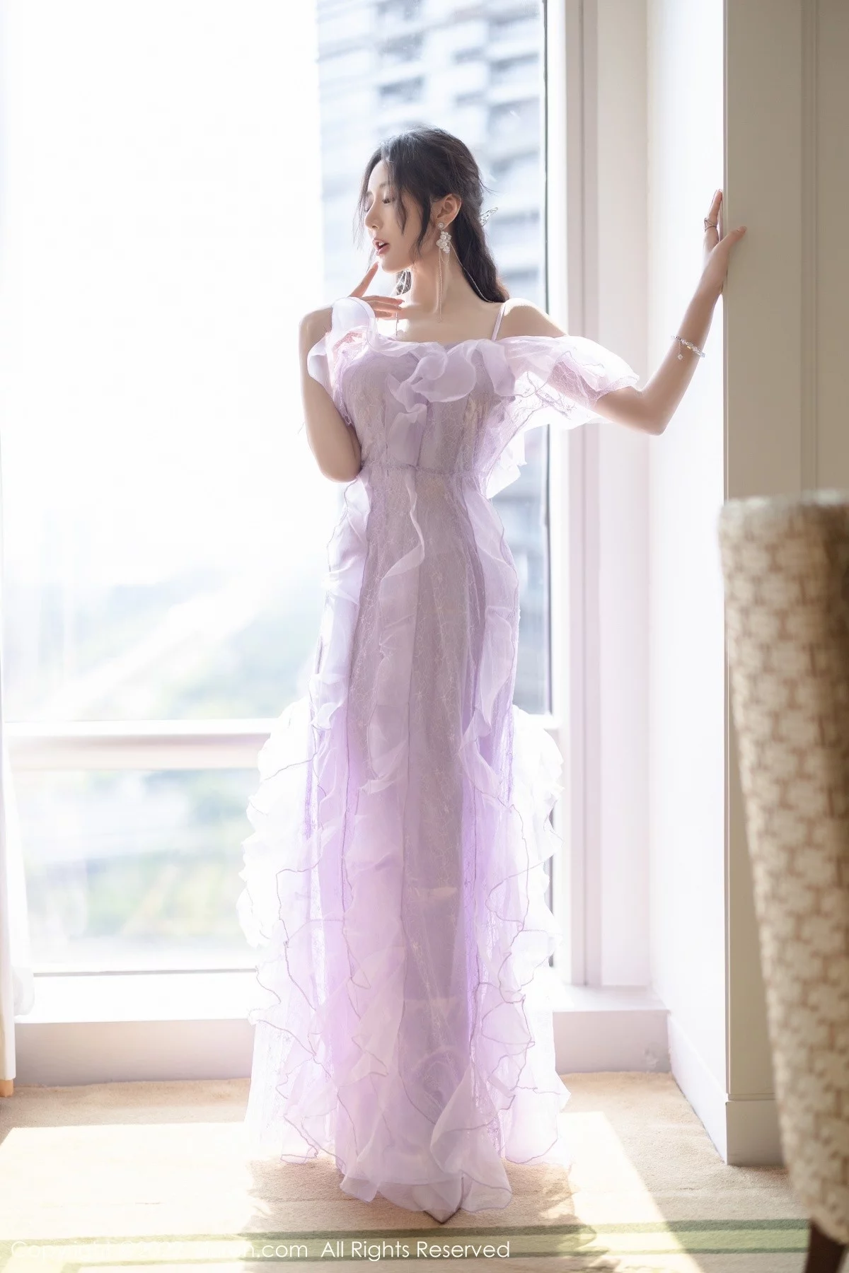 [[XiuRen秀人网]秀人网]No.4949_女神王馨瑶yanni厦门旅拍浅紫色薄纱透视裙秀完美身材诱惑写真101P