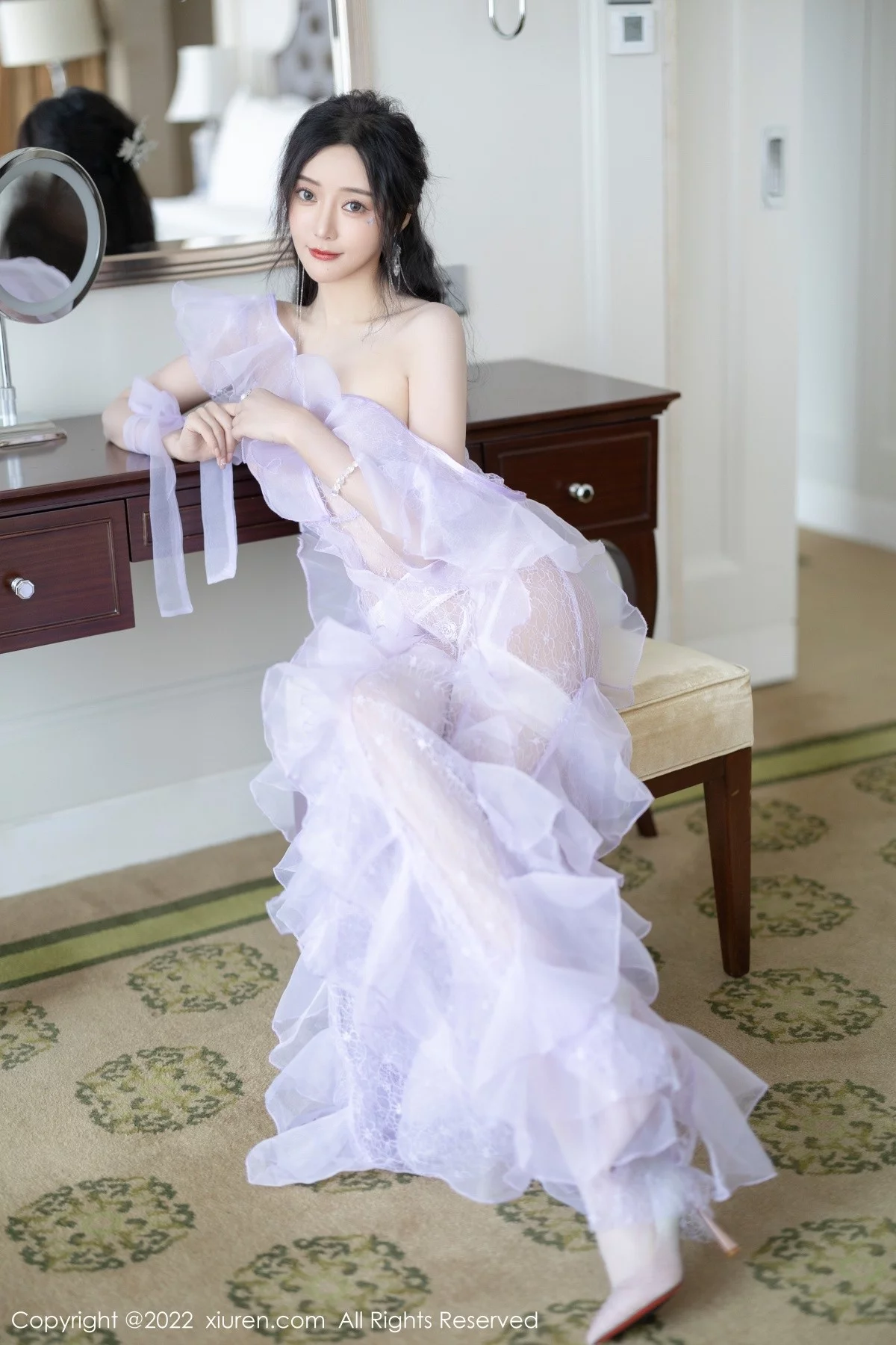 [[XiuRen秀人网]秀人网]No.4949_女神王馨瑶yanni厦门旅拍浅紫色薄纱透视裙秀完美身材诱惑写真101P