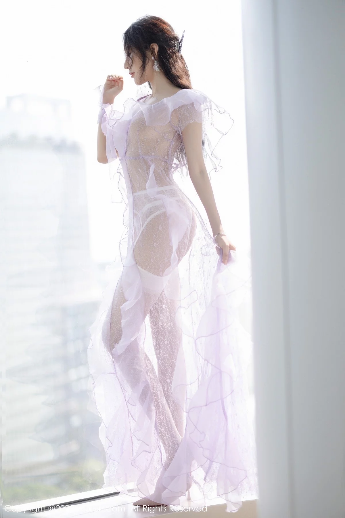 [[XiuRen秀人网]秀人网]No.4949_女神王馨瑶yanni厦门旅拍浅紫色薄纱透视裙秀完美身材诱惑写真101P