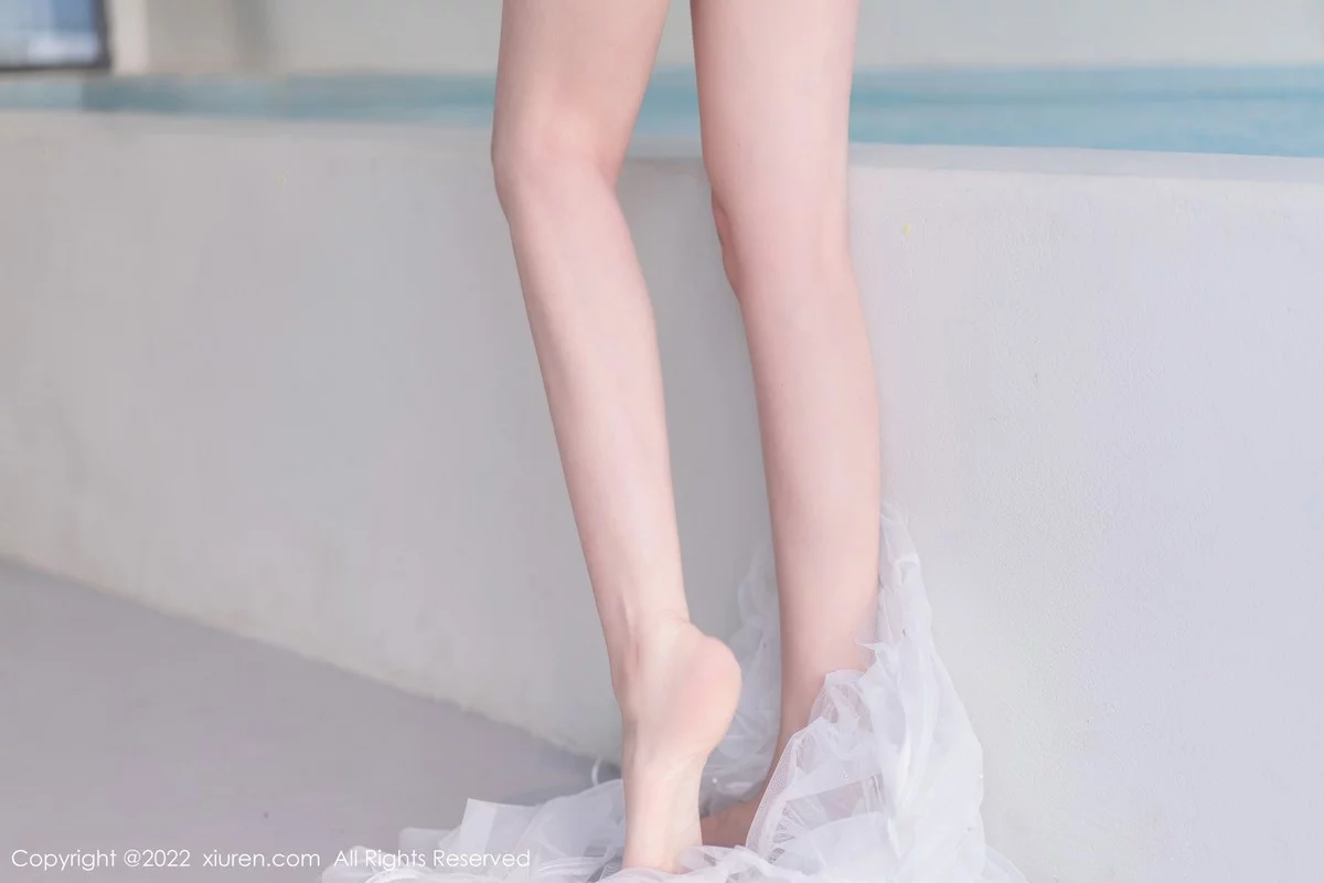 [[XiuRen秀人网]秀人网]No.4950_女神王雨纯大理旅拍白色轻透网纱长裙秀惹火身材完美诱惑写真51P