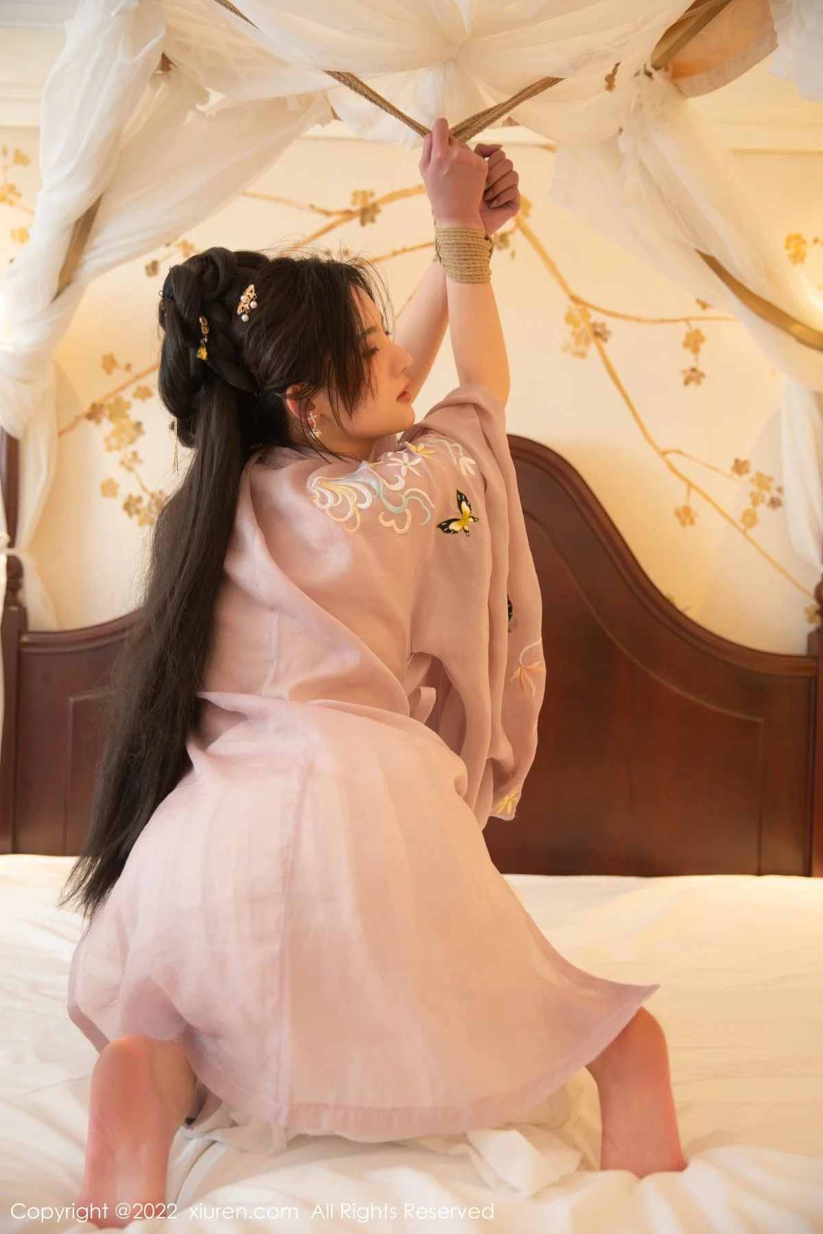 [[XiuRen秀人网]秀人网]No.4945_模特就是阿朱啊性感古装服饰拍摄私房情趣捆绑秀美腿诱惑写真68P