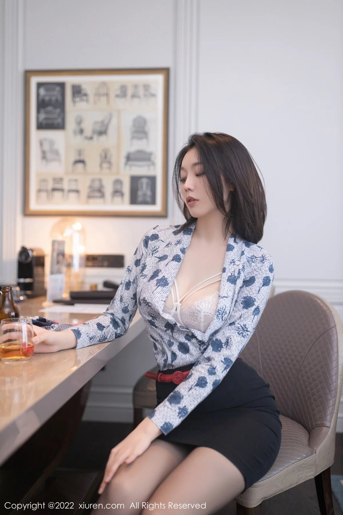 [[XiuRen秀人网]秀人网]No.4962_模特安然anran珠三角旅拍脱性感空姐制服露蕾丝内衣诱惑写真83P