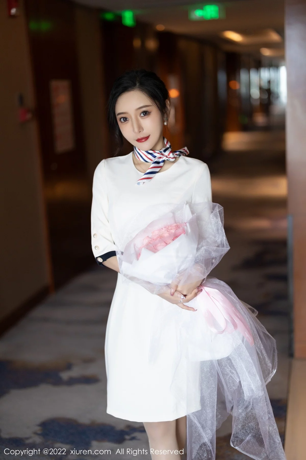 [[XiuRen秀人网]秀人网]No.4963_女神王馨瑶yanni白色连衣短裙露红色内衣配原色丝袜诱惑写真71P