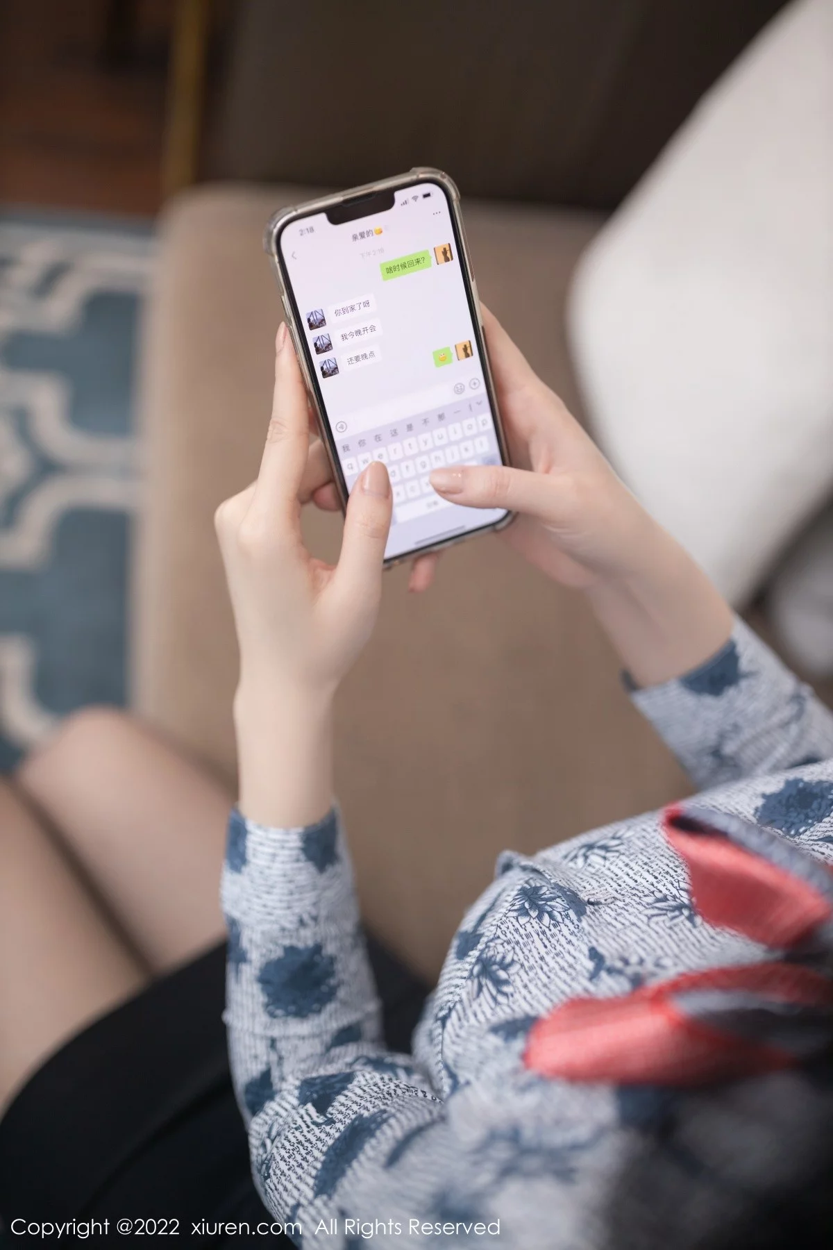 [[XiuRen秀人网]秀人网]No.4962_模特安然anran珠三角旅拍脱性感空姐制服露蕾丝内衣诱惑写真83P