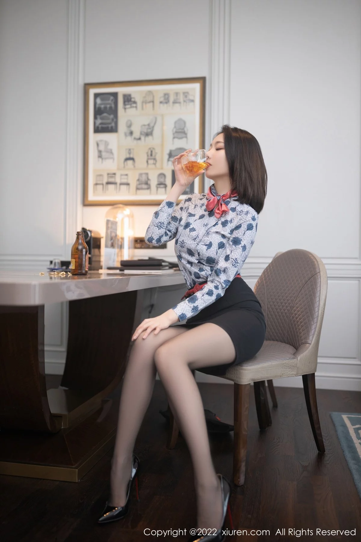 [[XiuRen秀人网]秀人网]No.4962_模特安然anran珠三角旅拍脱性感空姐制服露蕾丝内衣诱惑写真83P