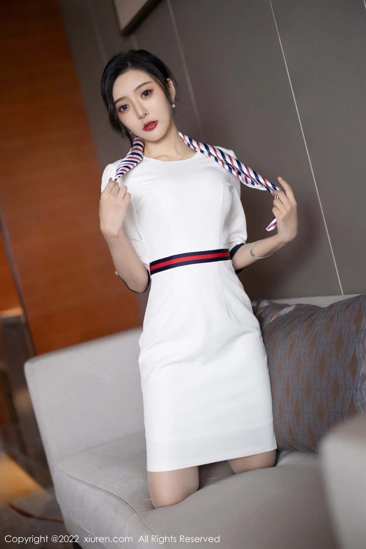 [[XiuRen秀人网]秀人网]No.4963_女神王馨瑶yanni白色连衣短裙露红色内衣配原色丝袜诱惑写真71P