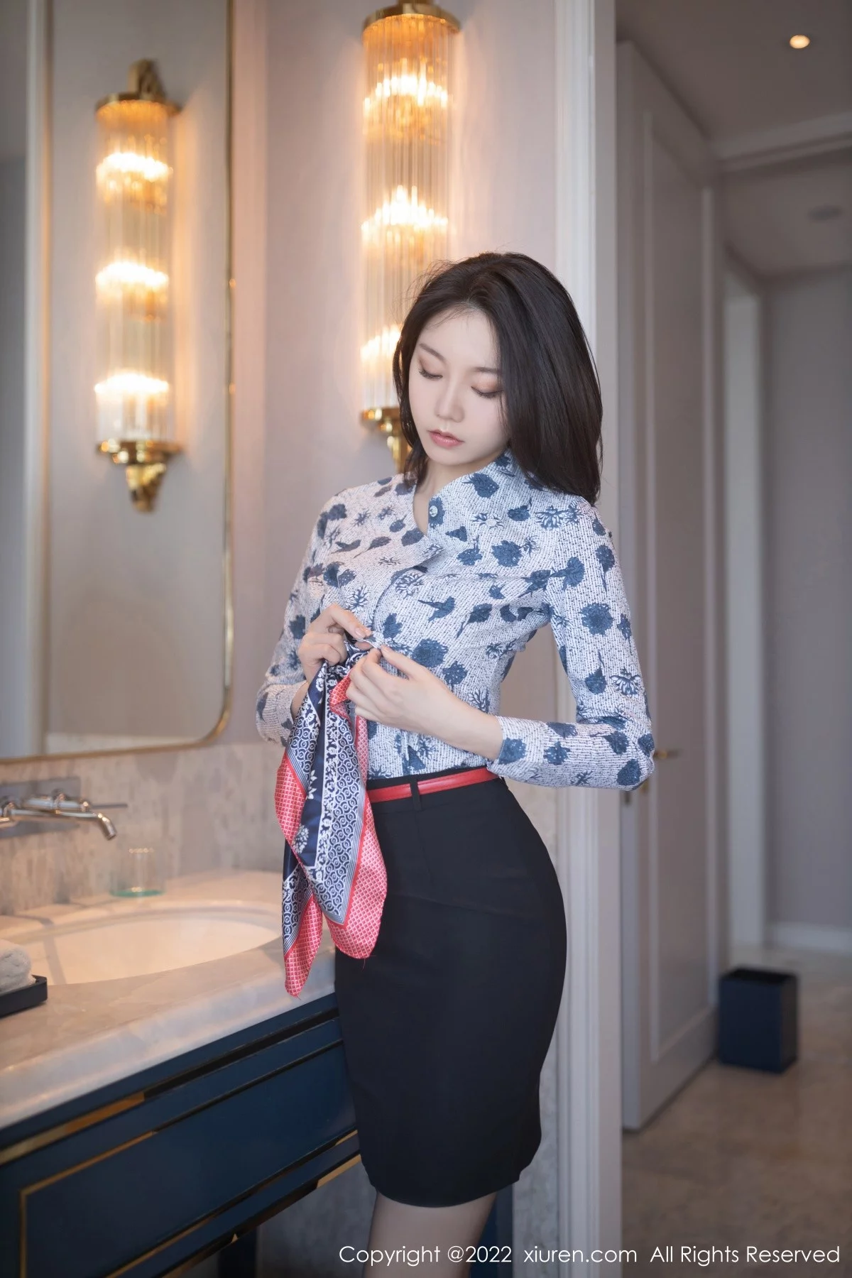 [[XiuRen秀人网]秀人网]No.4962_模特安然anran珠三角旅拍脱性感空姐制服露蕾丝内衣诱惑写真83P